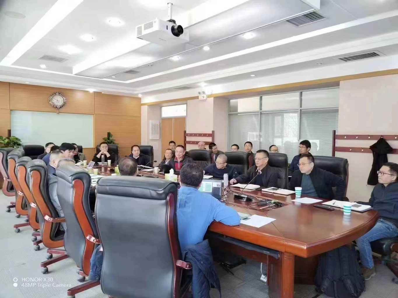 伟德国际victor·1946源自赴亚美能源开展技术交流(图1)